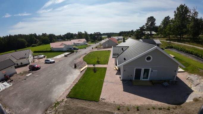 Hela tomten fixad,nybyggt hus